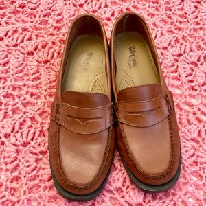Woman weejuns penny loafers